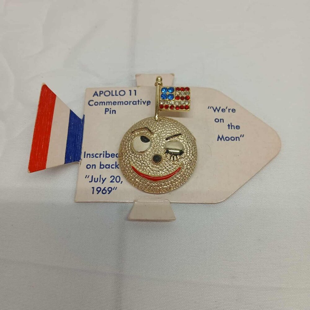 Vintage 1969 Apollo 11 Commemorative Pin